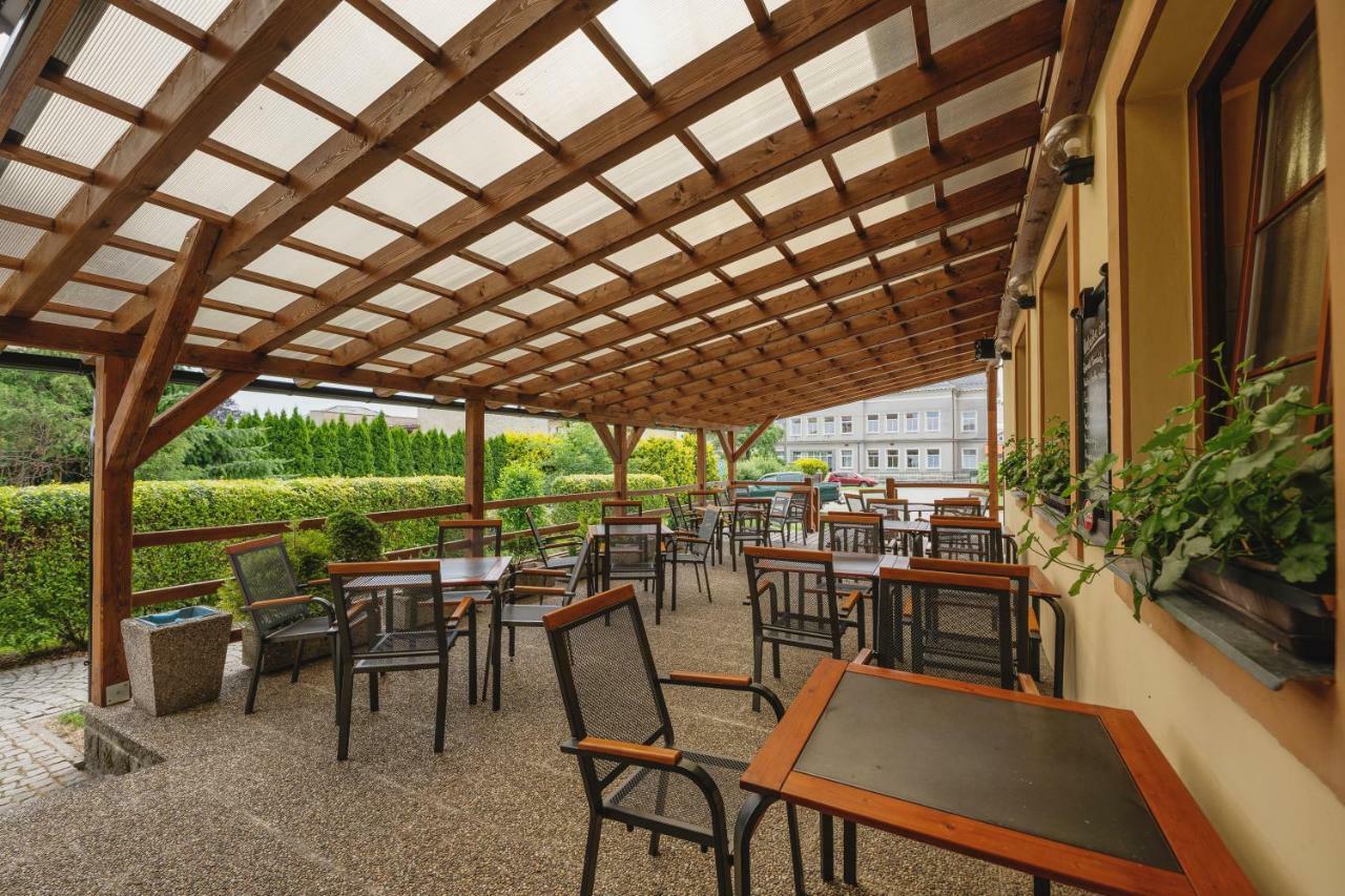 Hotel Taverna Яворник Экстерьер фото