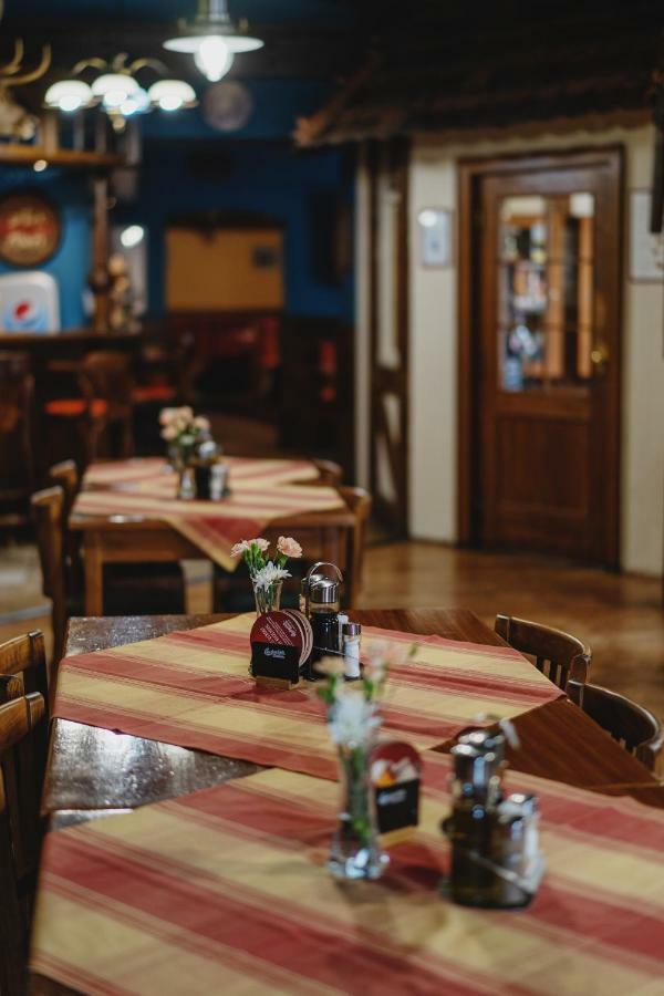 Hotel Taverna Яворник Экстерьер фото