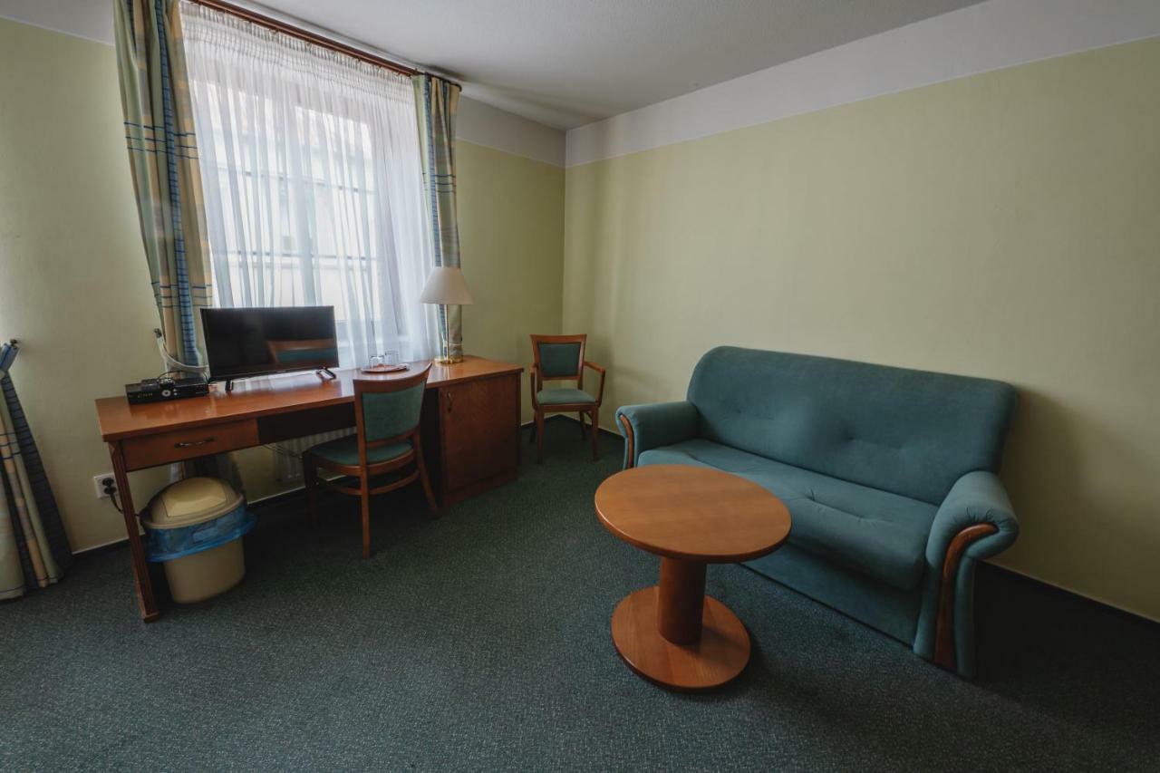 Hotel Taverna Яворник Экстерьер фото