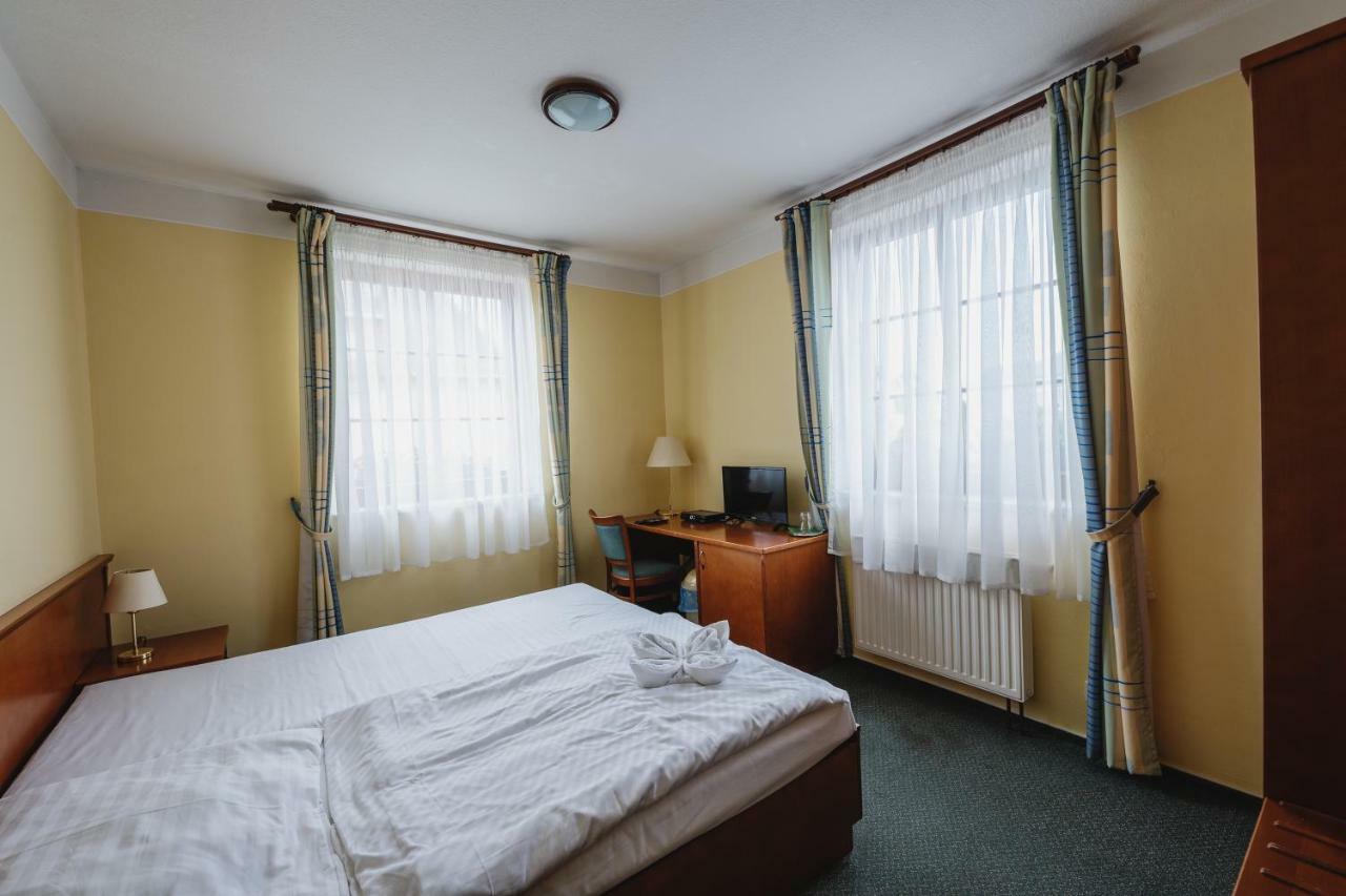 Hotel Taverna Яворник Экстерьер фото