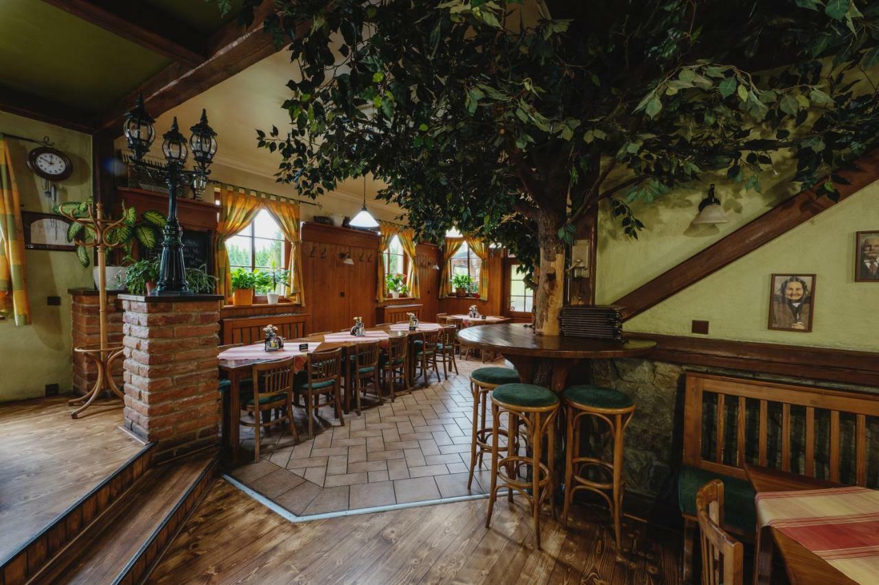 Hotel Taverna Яворник Экстерьер фото