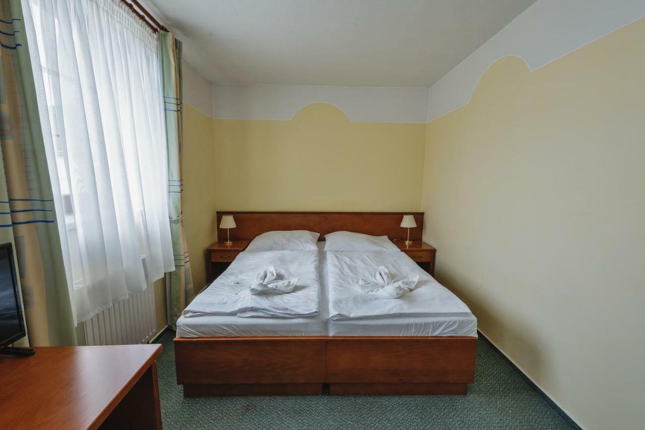 Hotel Taverna Яворник Экстерьер фото