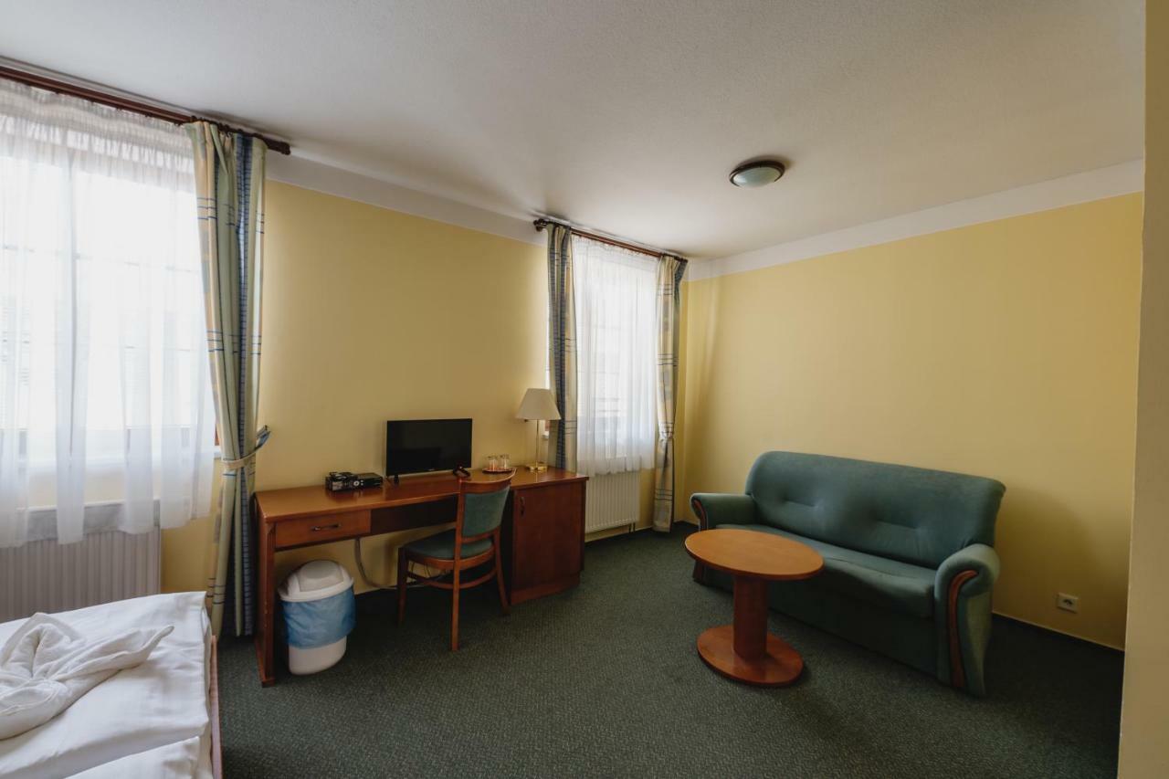 Hotel Taverna Яворник Экстерьер фото