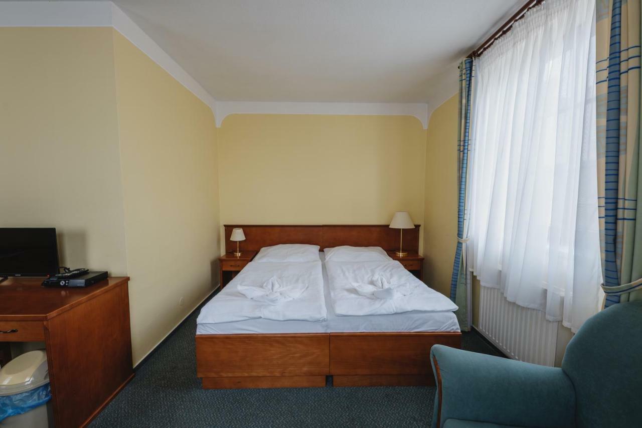 Hotel Taverna Яворник Экстерьер фото