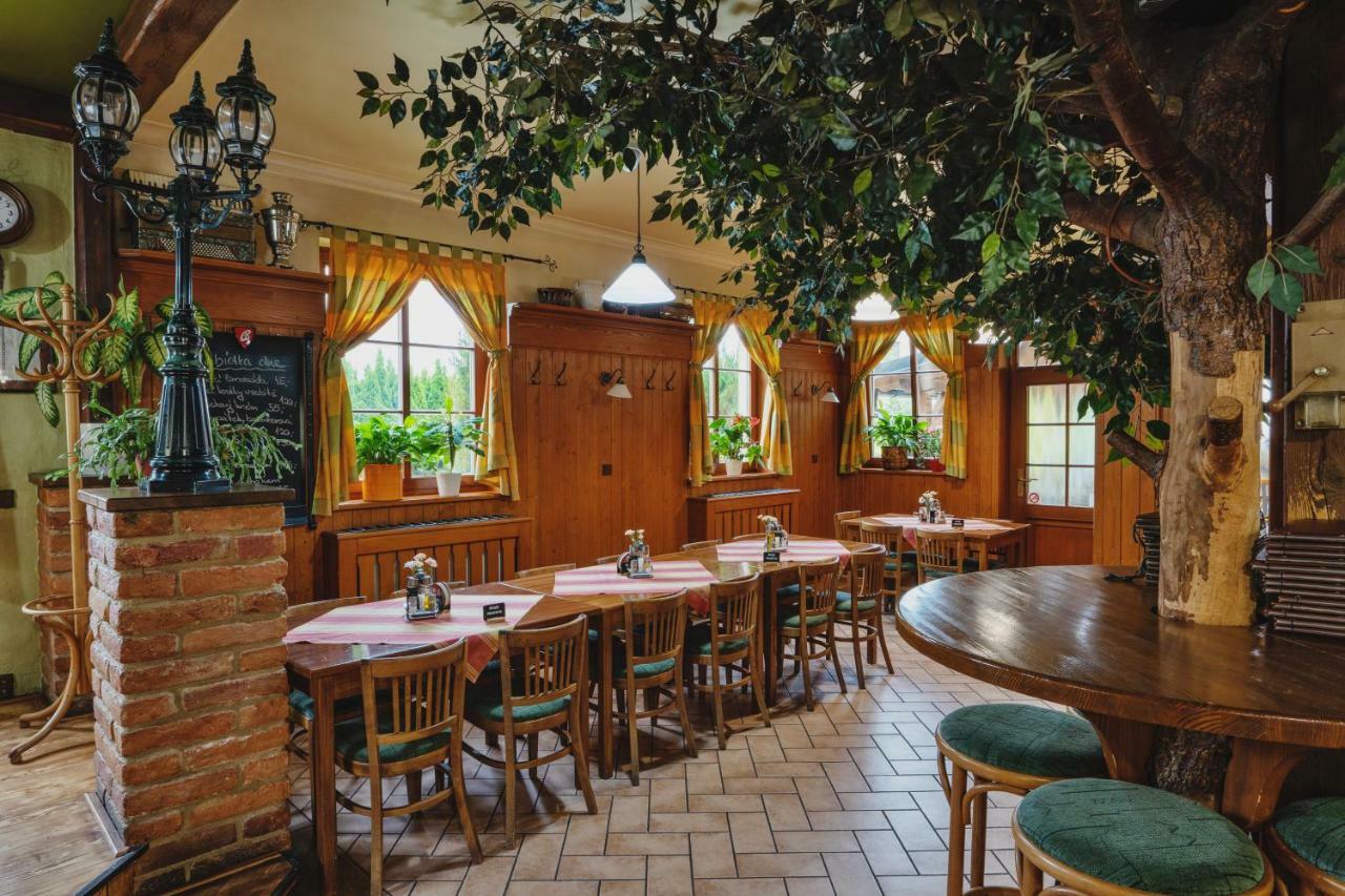 Hotel Taverna Яворник Экстерьер фото