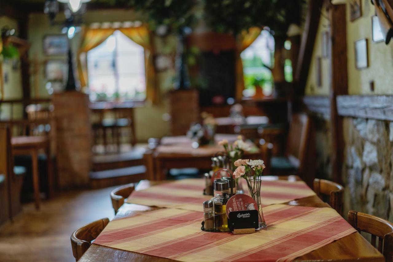 Hotel Taverna Яворник Экстерьер фото
