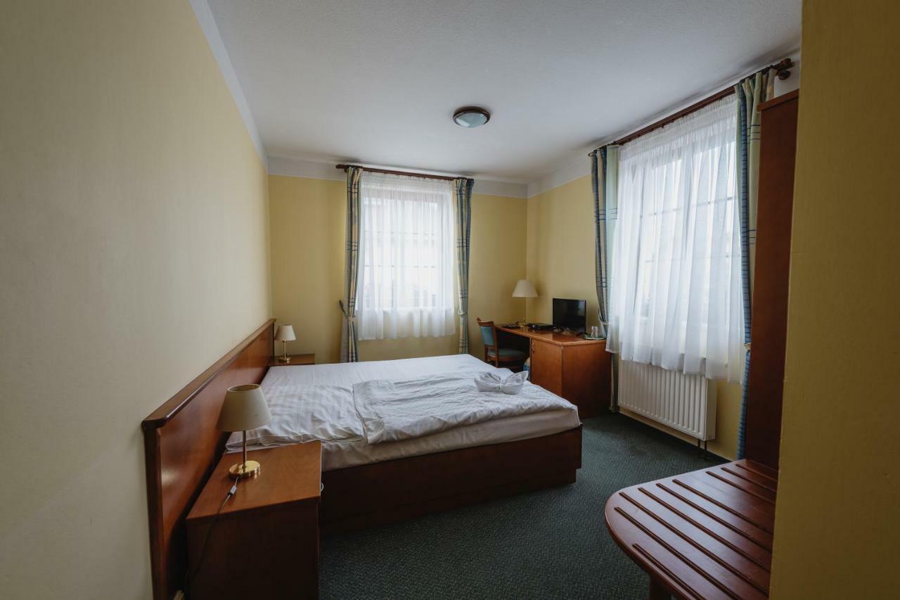 Hotel Taverna Яворник Экстерьер фото