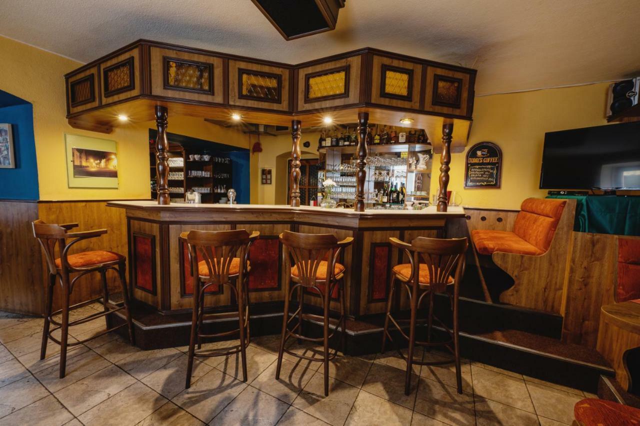 Hotel Taverna Яворник Экстерьер фото