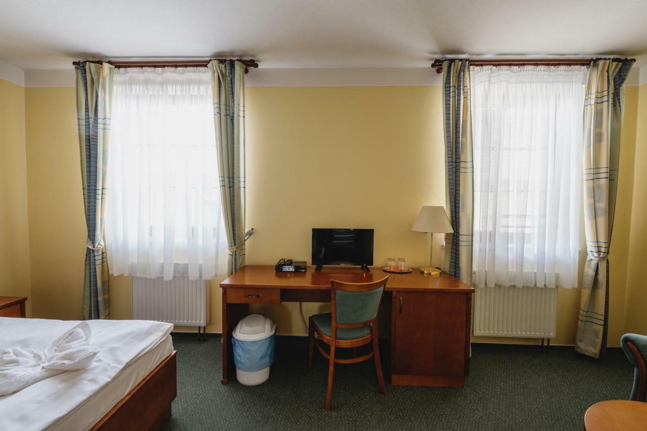 Hotel Taverna Яворник Экстерьер фото