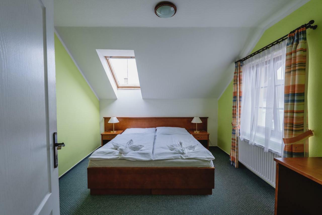 Hotel Taverna Яворник Экстерьер фото